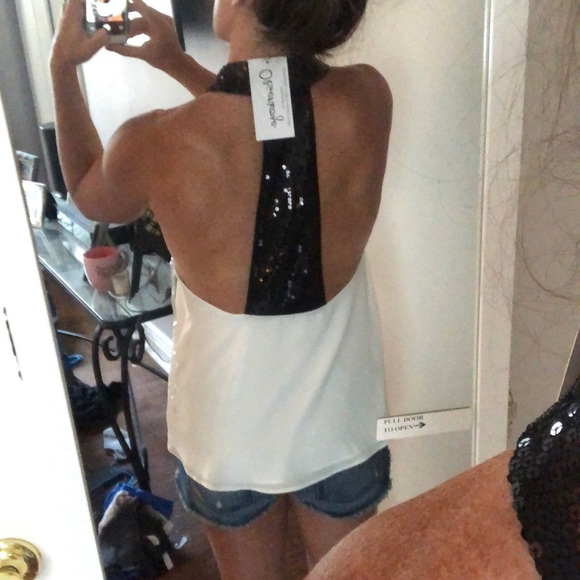 NWT- Open Back white sleeveless blouse size M - Picture 2 of 2